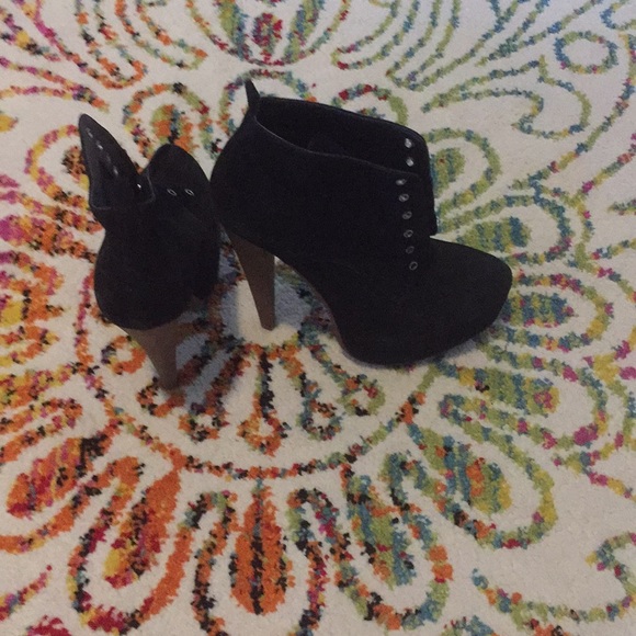 Aldo black suede stiletto booties - Picture 1 of 3